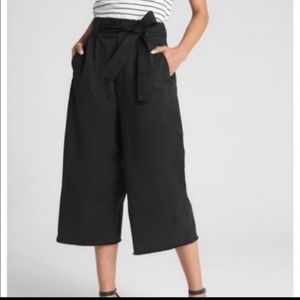 Gap cropped wide leg black pant